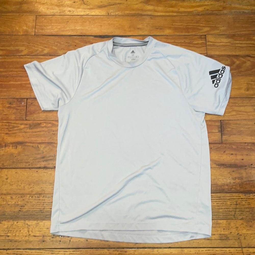 Adidas T-shirt men’s medium @AB
